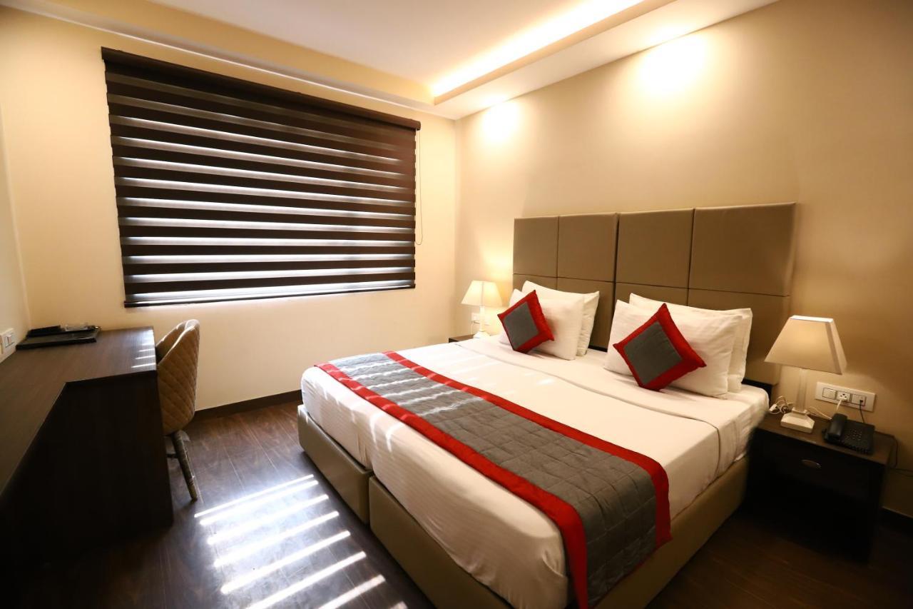 Hotel Azulo Bhikaji Cama Place Delhi - Couple Friendly Local Ids Accepted New Delhi