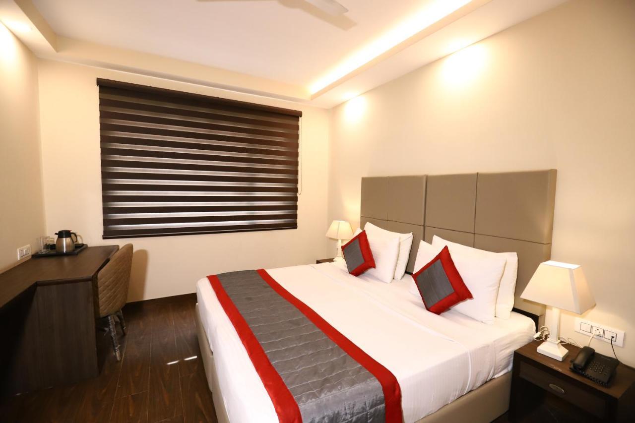 Hotel Azulo Bhikaji Cama Place Delhi - Couple Friendly Local Ids Accepted New Delhi