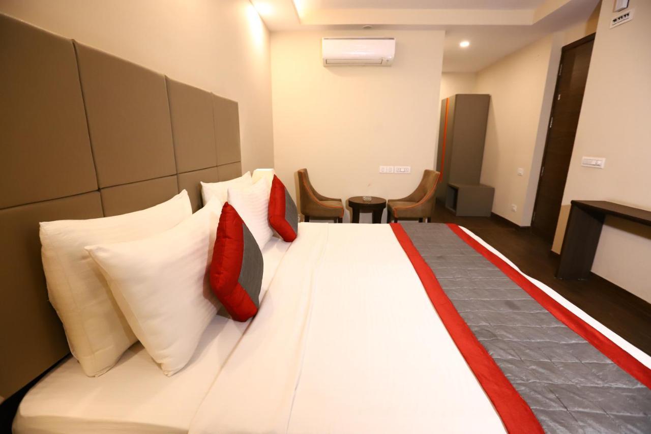 Azulo Bhikaji Cama Place Delhi - Couple Friendly Local Ids Accepted Hotel New Delhi