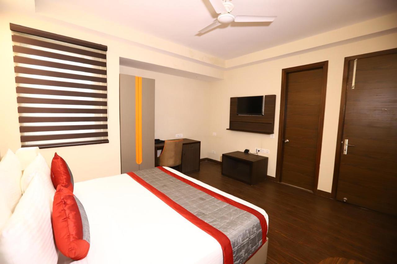 Azulo Bhikaji Cama Place Delhi - Couple Friendly Local Ids Accepted New Delhi
