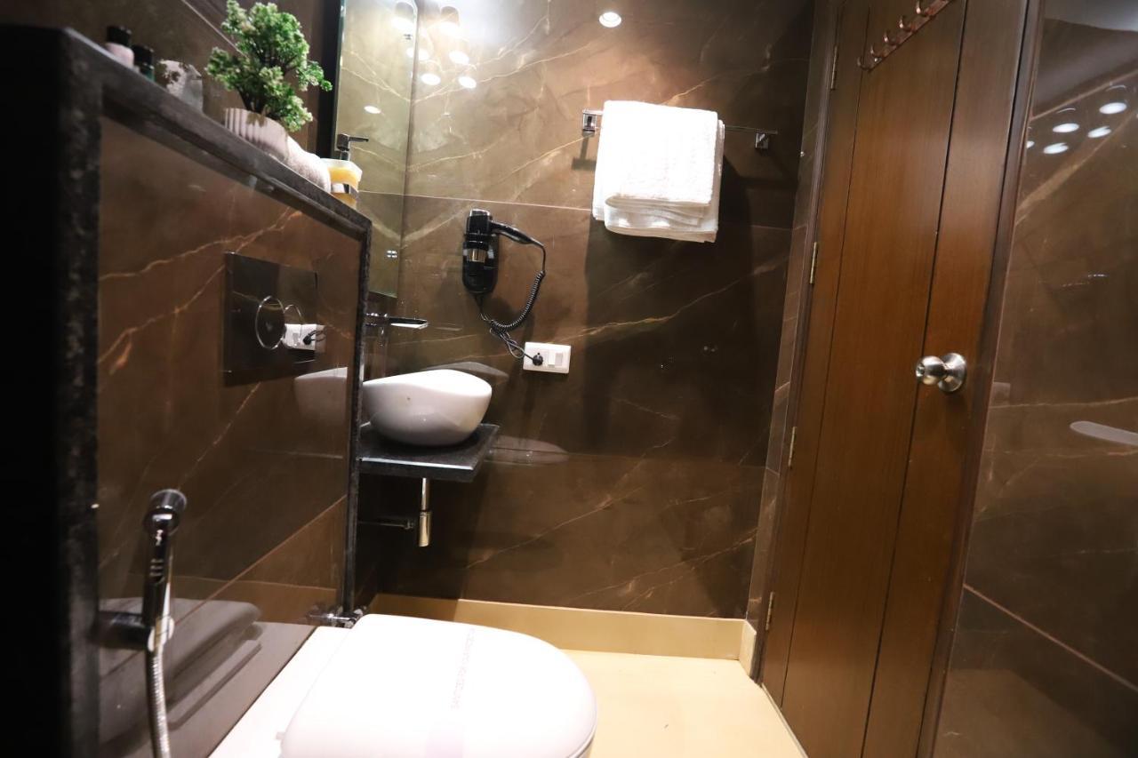 Azulo Bhikaji Cama Place Delhi - Couple Friendly Local Ids Accepted